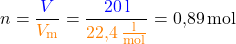 \[n = \frac{\textcolor{blue}{V}}{\textcolor{orange}{V_{\text{m}}}} = \frac{\textcolor{blue}{20\,\text{l}}}{\textcolor{orange}{22,4\,\frac{\text{l}}{\text{mol}}}} = 0,89\,\text{mol}\]