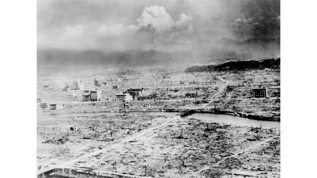 atombombe hiroshima, hiroshima, atombombe japan, atombomben japan, wo wurden atombomben abgeworfen, japan atombombe, wer ordnete den ersten abwurf einer atombombe an, hiroshima tote, 6 august 1945, hiroshima 1945, warum atombombe hiroshima, wann wurde atombombe abgeworfen, atombombe auf hiroshima, wann war hiroshima, hiroshima bombe, Zerstörung, Himmel, Wolken, Stadt